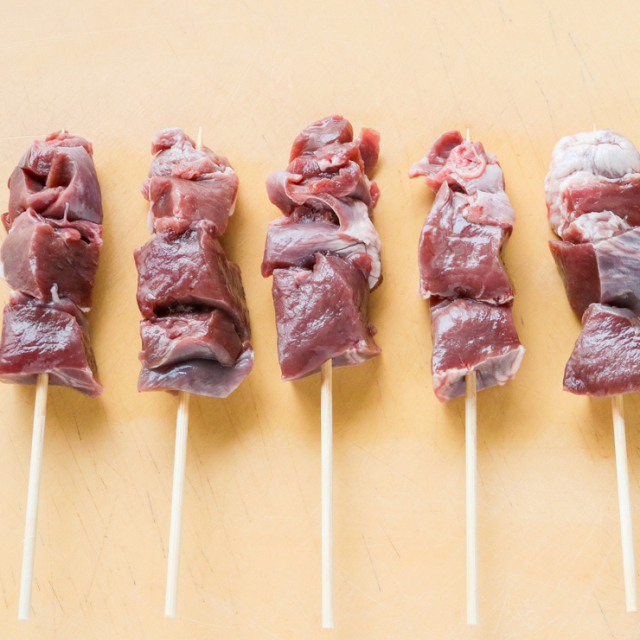 業務用 豚ハツ串(生串・未加熱・1本30g・冷凍)|焼きとん用 豚ハツ串 仕入れ・居酒屋向け