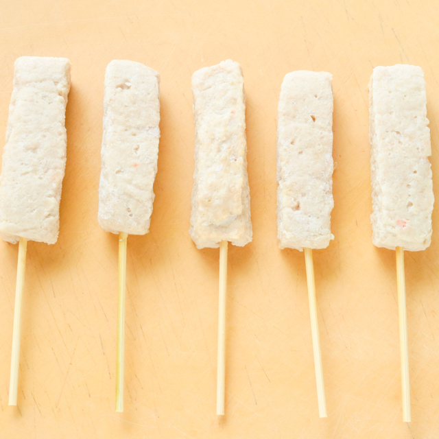 業務用 国産つくね串(生串・未加熱・1本30g・冷凍)|焼き鳥用 鶏つくね串 仕入れ・居酒屋向け