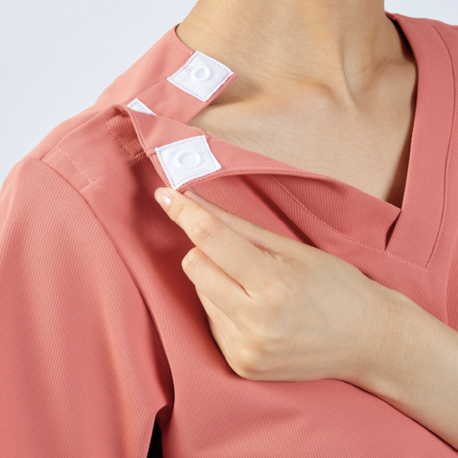 モンブラン] MONTBLANC 【上品なVゾーンが好印象なスクラブ】 男女兼用