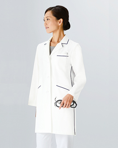 [カゼン] KAZEN 【ネイビーのパイピングがシャープなペア診察衣／ハーフ丈】 女性用 診察衣 126-18 （オフホワイト×ネイビー）