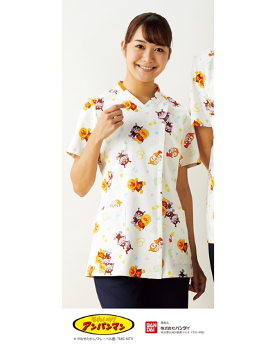 [カゼン] KAZEN 【子供たちに大人気のアンパンマン 医療用ユニフォーム】  レディース スクラブ ジャケット ANP039-41 （メディカル柄）