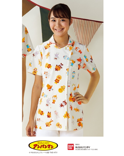 [カゼン] KAZEN 【子供たちに大人気のアンパンマン 医療用ユニフォーム】  レディース　ジャケット ANP058-40 （ランダム柄）