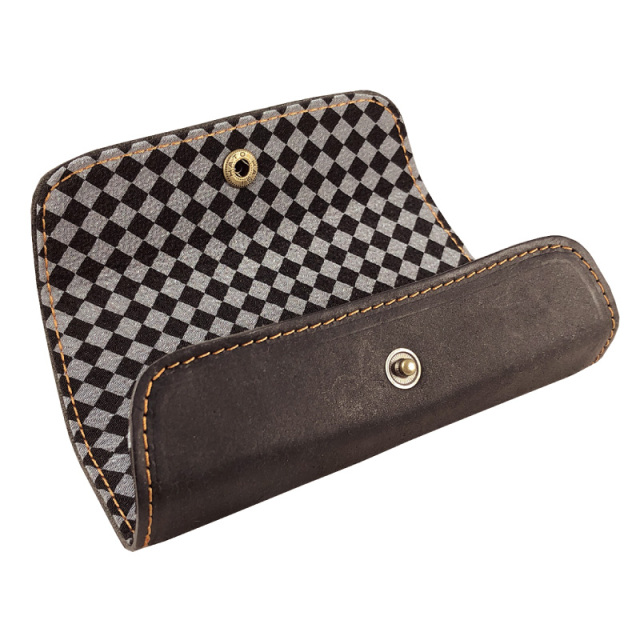 【ネット限定】握った際のフィット感が良いプエブロ革使用のメガネケース「F-62オムレット」