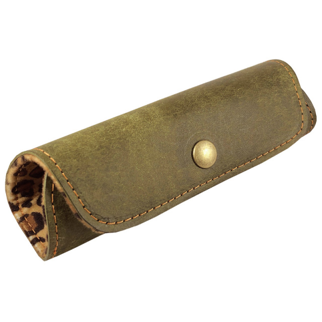 【ネット限定】握った際のフィット感が良いプエブロ革使用のメガネケース「F-62オムレット」