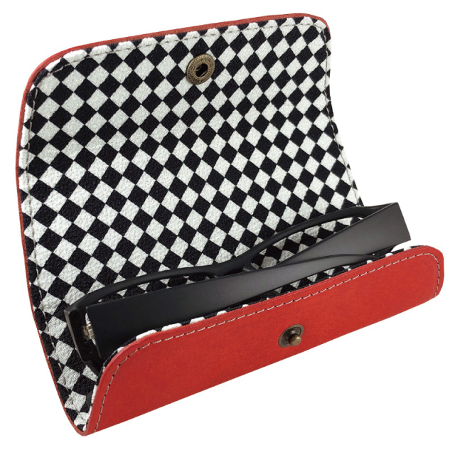 【ネット限定】握った際のフィット感が良いプエブロ革使用のメガネケース「F-62オムレット」