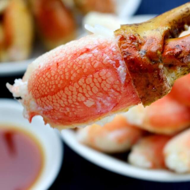 ズワイガニ爪ボイル 1000g 殻付き・食べやすいカット