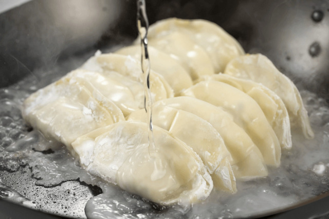 お肉屋の特製生餃子 32個セット