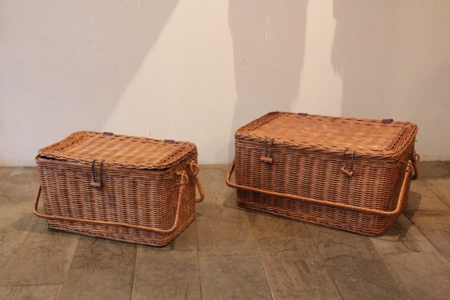 ラタンフタ付きバスケット