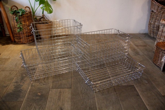 ワイヤーバスケット　スタッキング