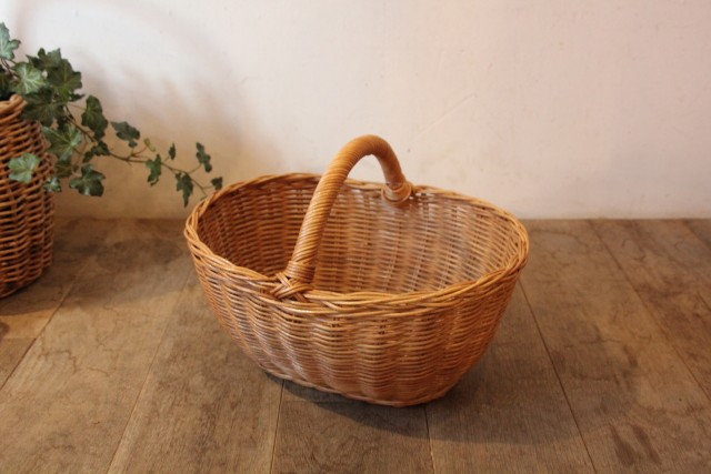 ラタン　ワンハンドルバスケット
