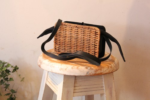 アラログとレザーのショルダーかごバッグ