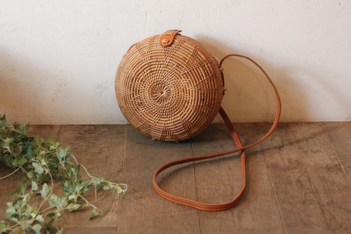 アタのサークルショルダーかごバッグ