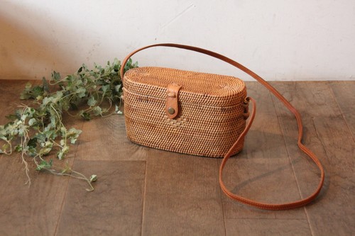 アタのフラットトップショルダーかごバッグ