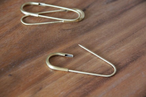 menuiオリジナルブラスショールピン