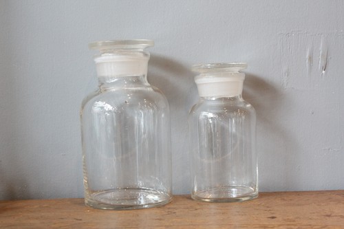 ガラスのインテリアメディシンボトル