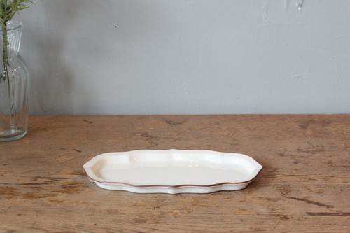 日本製九谷焼の楕円形のお皿