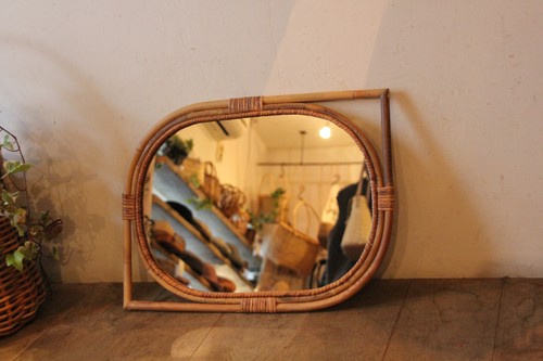 ラカックのリーフ型ウォールミラー