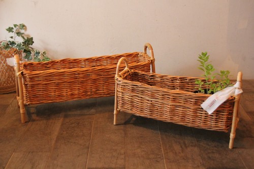 皮付き籐のロングプランタースタンド