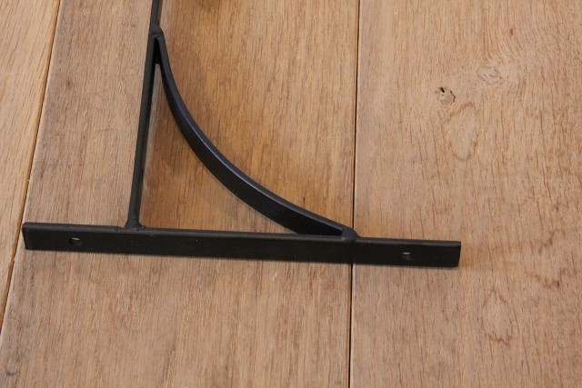 かご・バスケット・雑貨 - menui | 黒アイアンのシンプルな棚受け