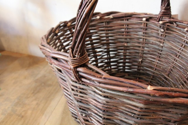 かご・バスケット・雑貨 - menui | 皮付き柳の素朴なかご【ウィロー