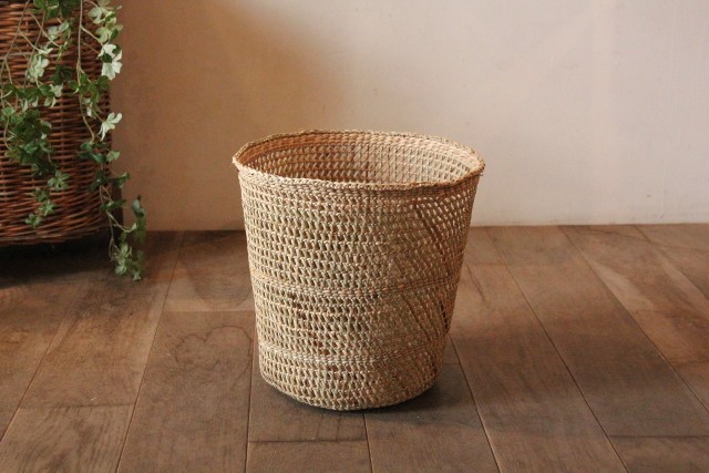 イリンガ　ダストバスケット