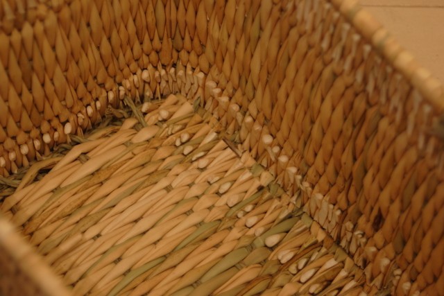 ストロー手付きかご