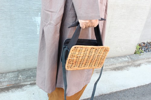 アラログとレザーのショルダーかごバッグ