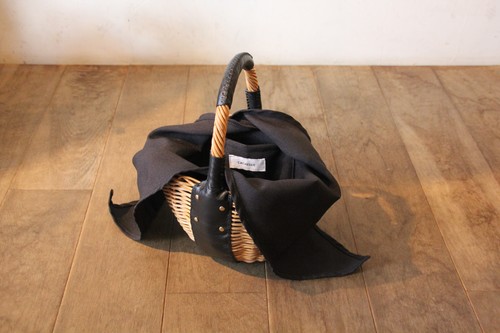 アラログのレザーハンドルミニかごバッグ