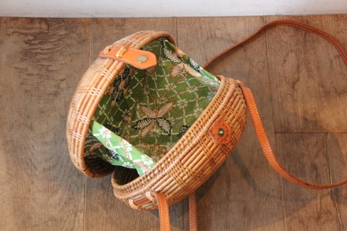 アタのサークルショルダーかごバッグ
