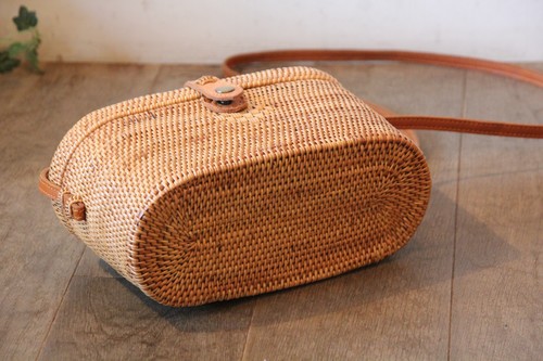 アタのフラットトップショルダーかごバッグ