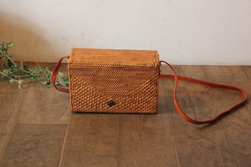 アタのスクエアショルダーかごバッグ