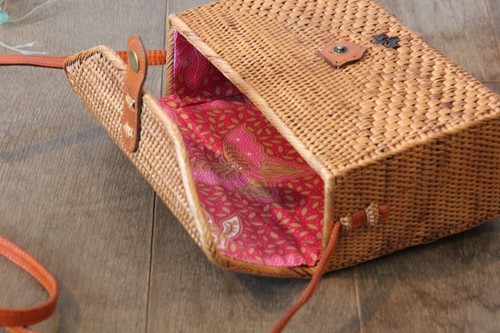 アタのスクエアショルダーかごバッグ