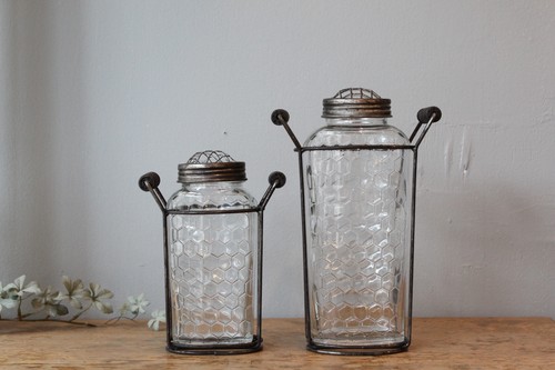 ガラスとアイアンの蓋付きフラワーベース