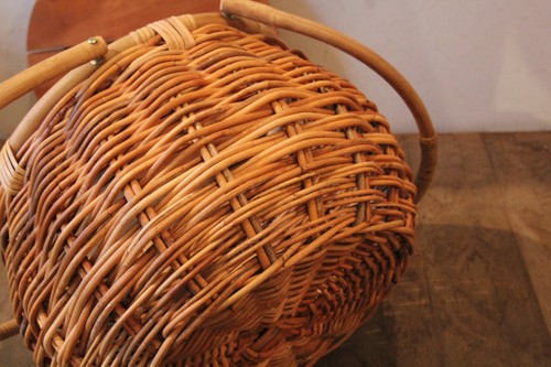 皮付き籐の2ハンドルテーブルバスケット