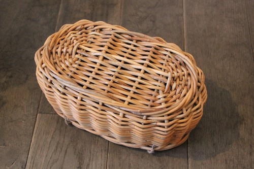 皮付き籐のオーバルハンギングバスケット