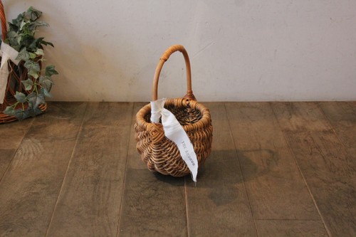 皮付き籐のワンハンドルゴッズアイポットバスケット