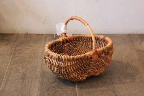 皮付き籐のワンハンドルゴッズアイオーバルバスケット