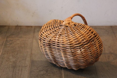 皮付き籐のワンハンドルゴッズアイオーバルバスケット