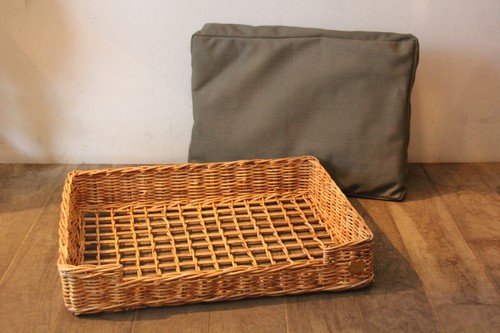 皮付き籐のねこベッド