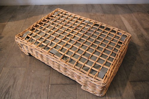 皮付き籐のねこベッド