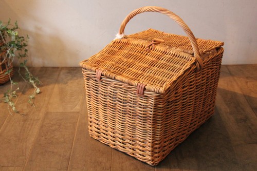 皮付き籐の保冷保温シート付ワンハンドルピクニックバスケット