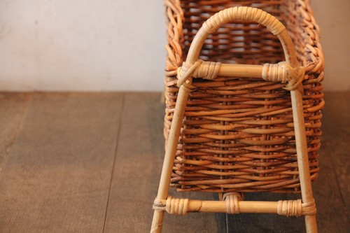 皮付き籐のロングプランタースタンド