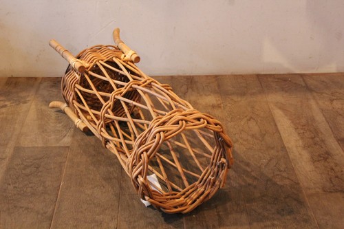 皮付き籐のアンブレラバスケット