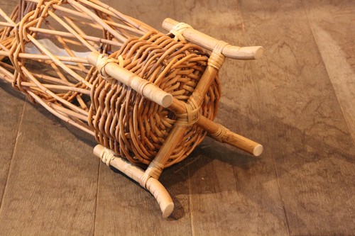 皮付き籐のアンブレラバスケット