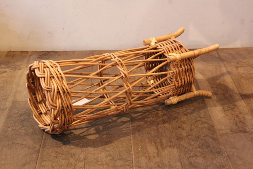 皮付き籐のアンブレラバスケット