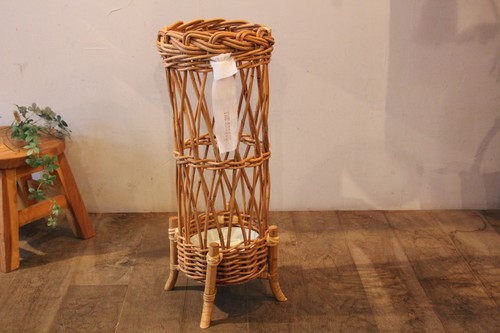 皮付き籐のアンブレラバスケット