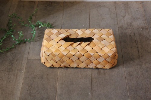 水杉素材で編んだティッシュボックスカバー