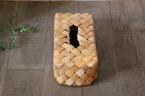 水杉素材で編んだティッシュボックスカバー