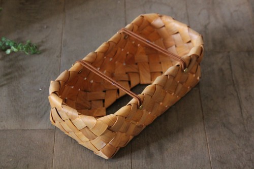 水杉素材で編んだティッシュボックスカバー