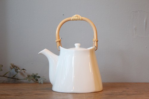国産の白磁ティーポット